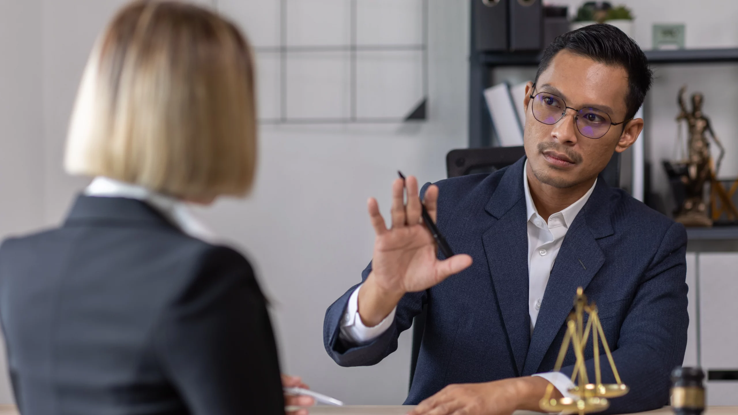 ¿Ignorar la demanda judicial? El error que puede costar más caro que las deudas